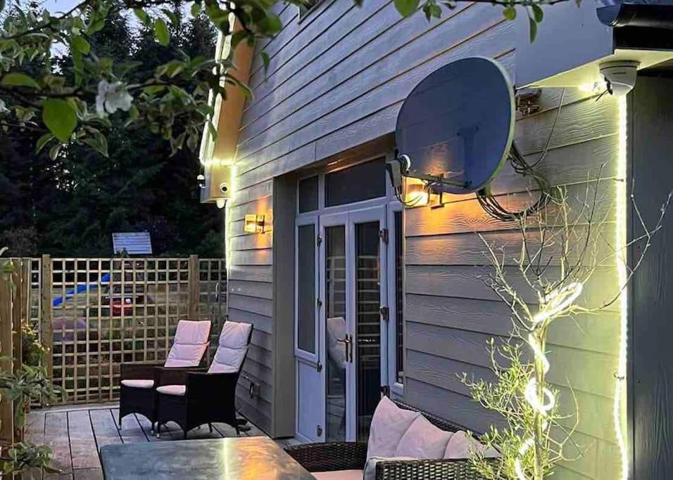The Bird House - Coastal Lodge In Lovely Forest Setting Nr. Kinsale Cork Extérieur photo
